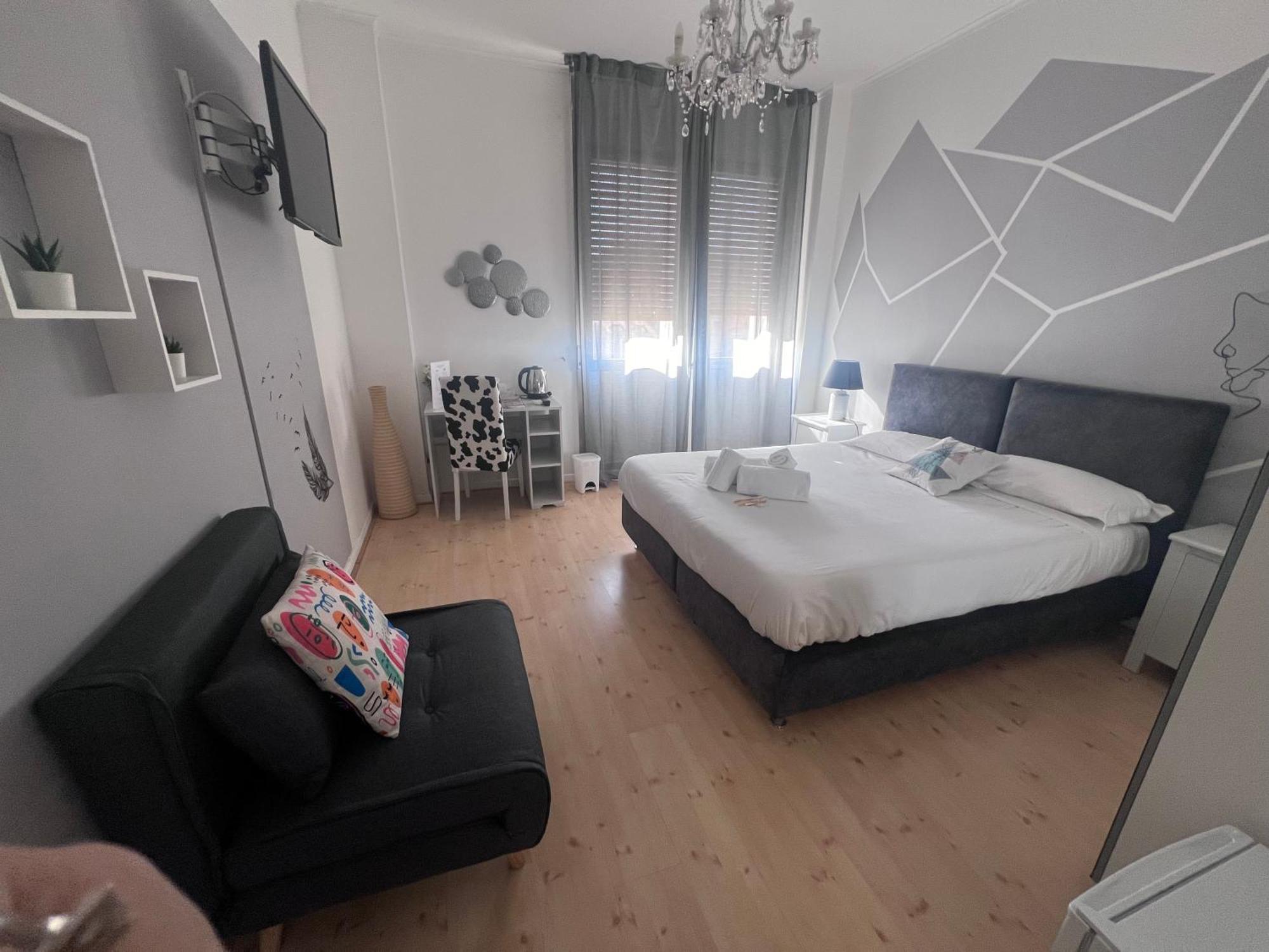 Mia House Rom
