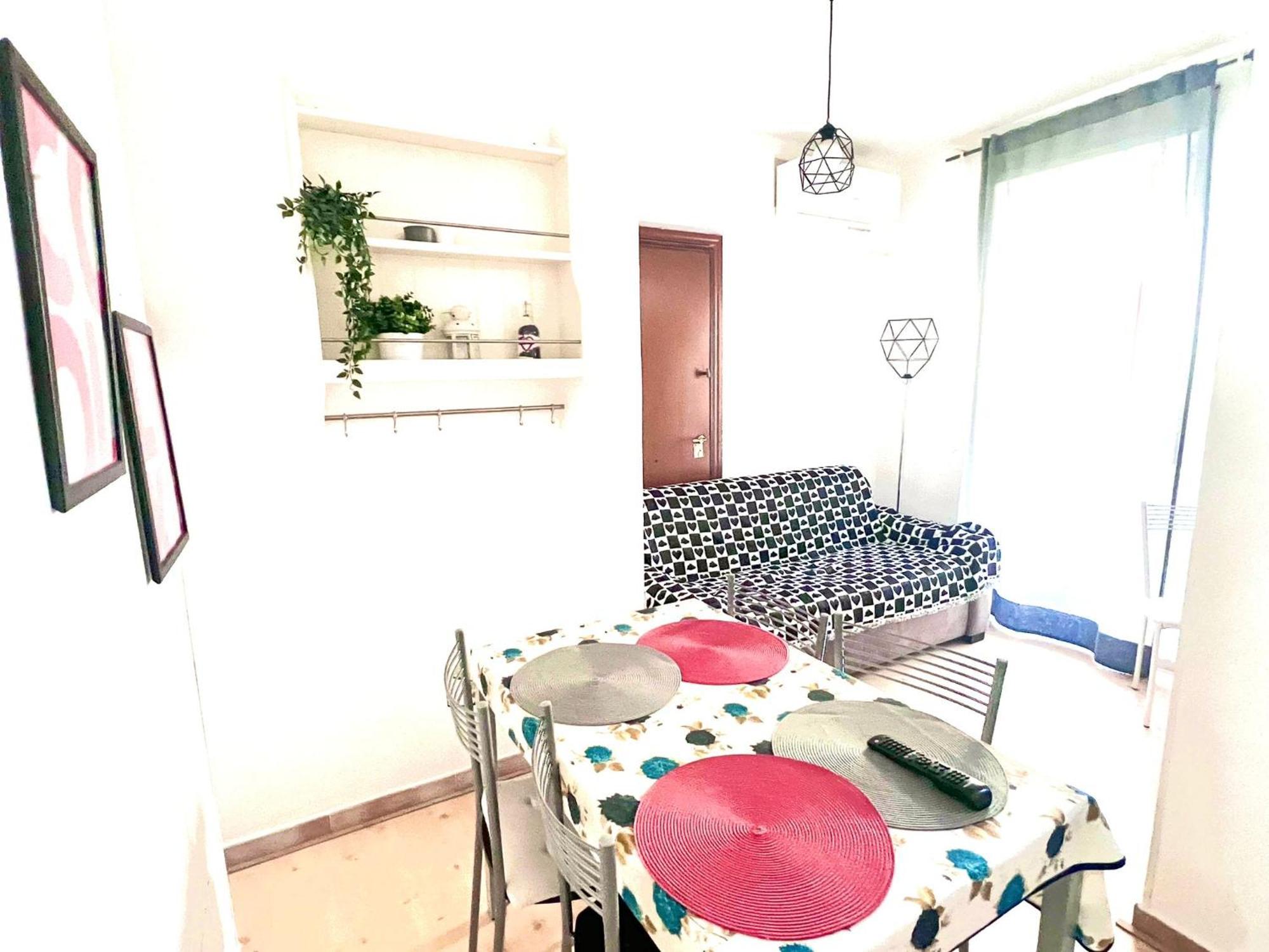 Mia House Rom